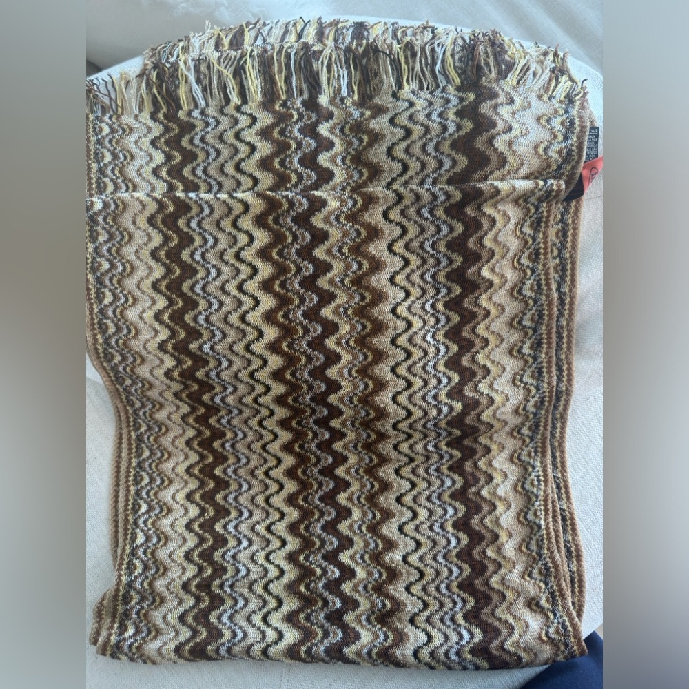 MISSONI scarf in excellent condition